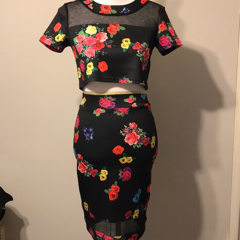 Crop top and skirt set.